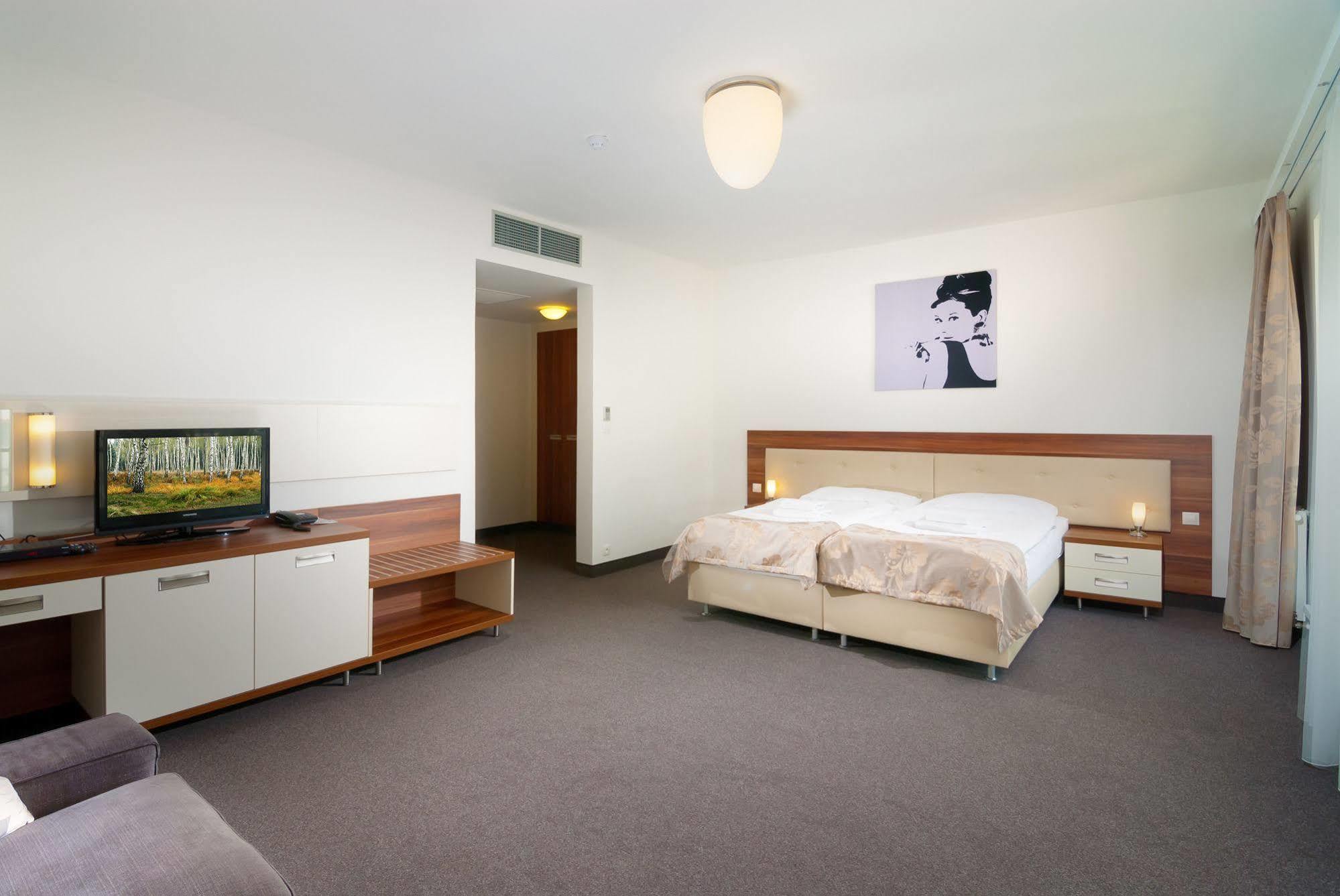 Hotel Malta Karlsbad Exteriör bild