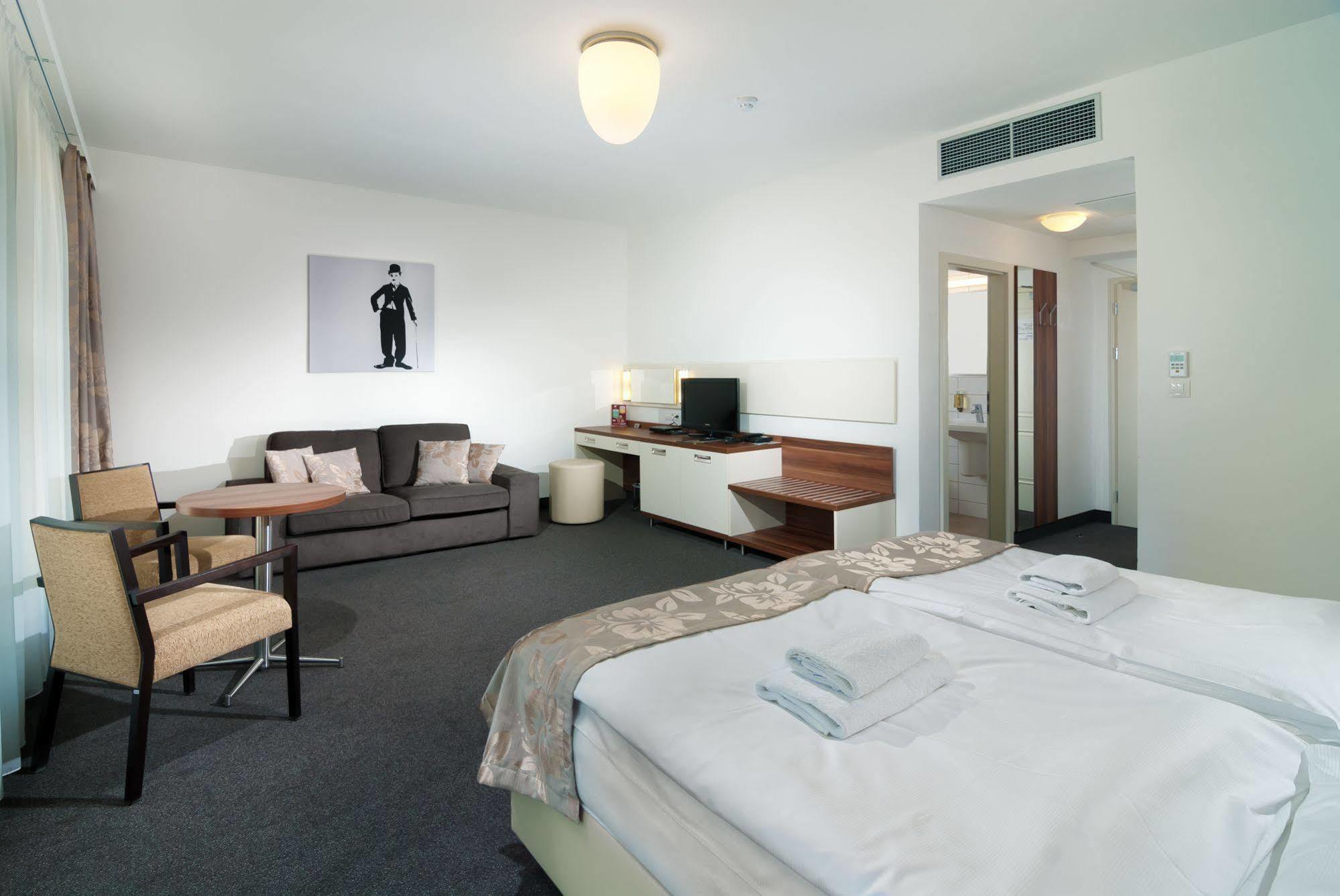 Hotel Malta Karlsbad Exteriör bild
